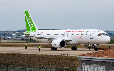 张仲麟：在C919交付现场，替波音心疼一秒 .